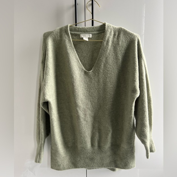 H&M pastel green sweater - Picture 1 of 1